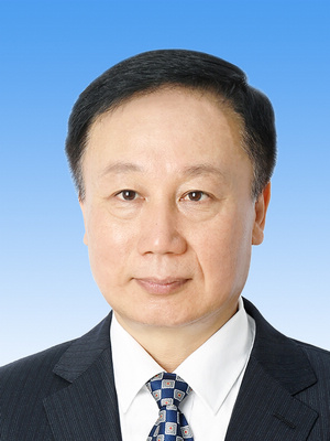 馬宏偉，男，滿族，1969年4月生，研究生學歷，中共黨員，現任人民日報社副總編輯。