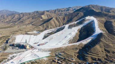 古長城“邂逅”冰雪熱