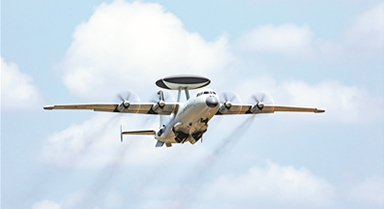 海軍航空兵某部開展長航時飛行訓練